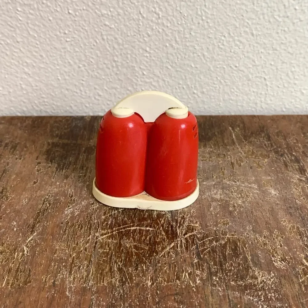 Vintage Red White Plastic All-in-One Salt & Pepper shakers‎ MCM Made in USA